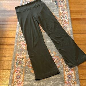 lululemon army green yoga pants